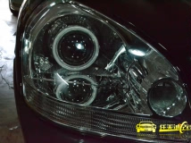 现代途胜改装Q5透镜+欧司朗灯泡+奥迪安定器+蓝色天使眼+红色恶魔眼