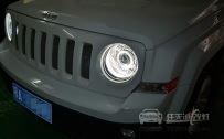 Jeep自由客 大灯改装原厂Q5双光透镜、全新飞利浦D1S灯泡、博世安定器、光导天使眼